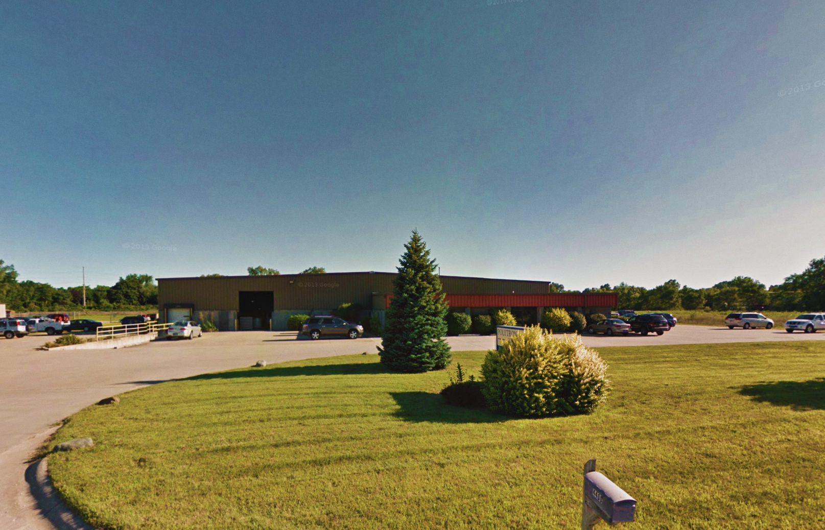 Retro photo of exterior image 35 years ago